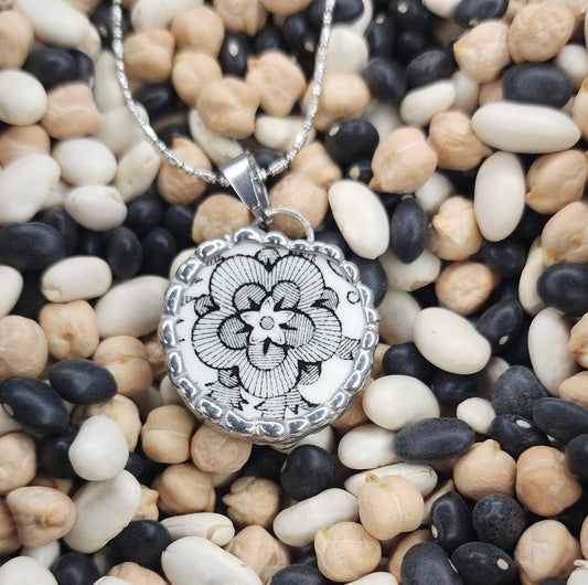 Floral Pattern Necklace