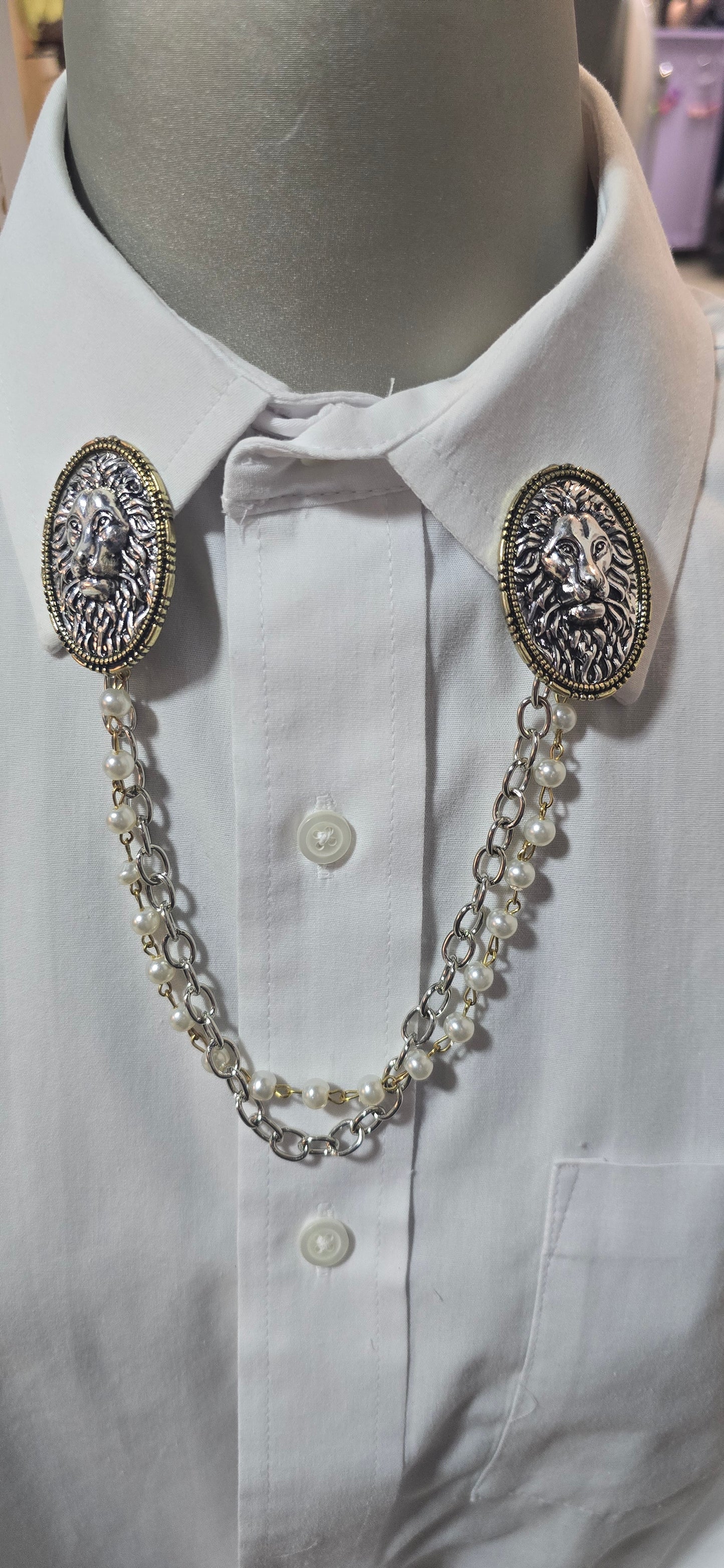 Lion lapel